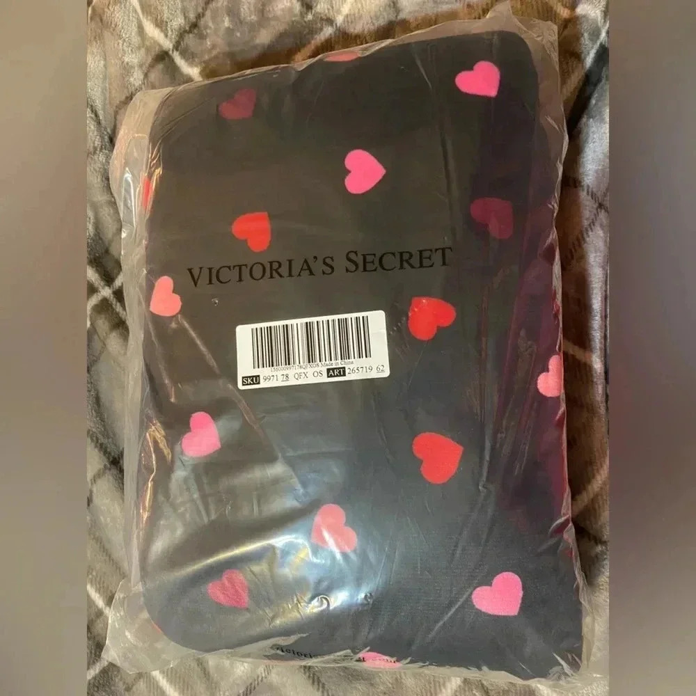 Victoria’s Secret sherpa blanket!